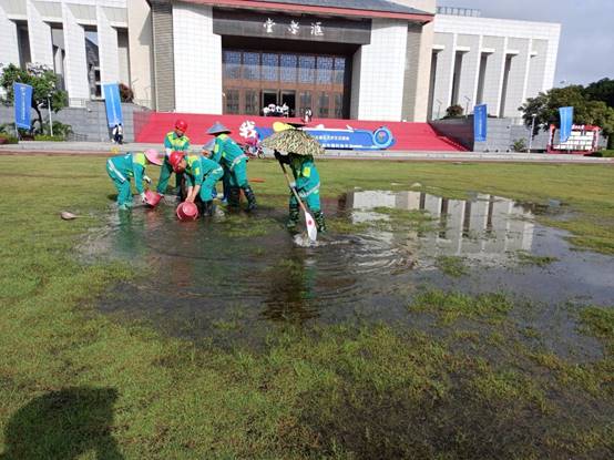 fca536cd7b9d56e43b5b9e4753a49d7