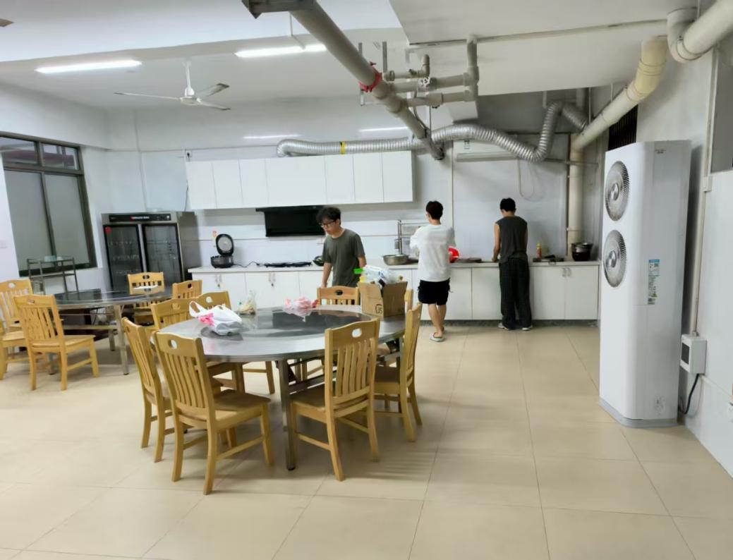 b1488de3694b68b485f8f298ad09087e