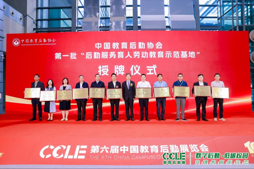 2023-11-28 01:06:39.126000