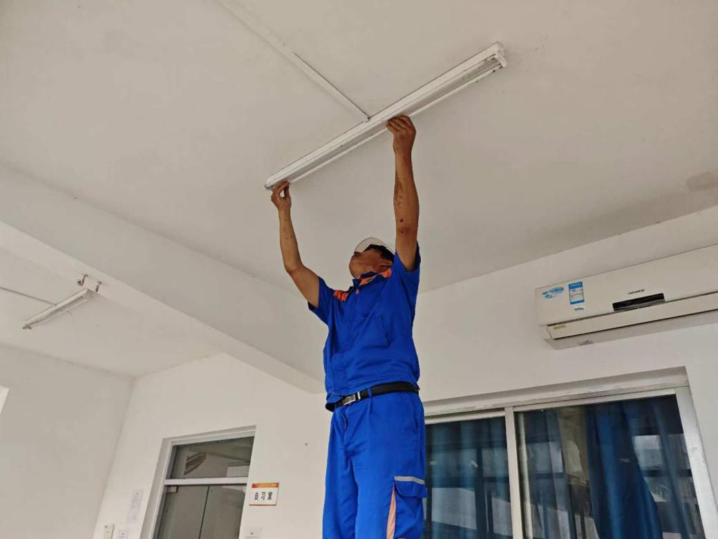 21d80ebd1b3e68647c61e6d0fcec4317